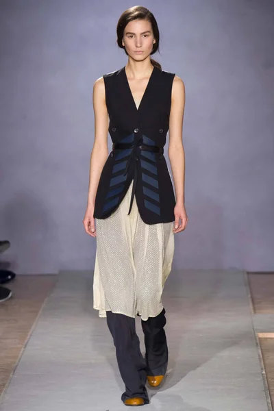 Look 25